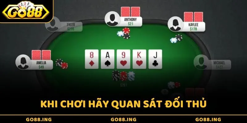 Khi chơi cần tập trung quan sát đối thủ